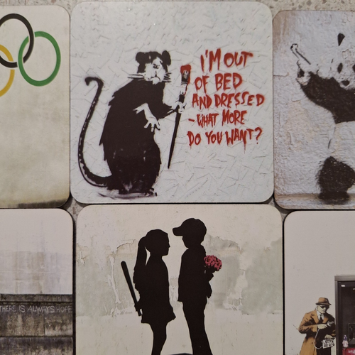 9 Alfombrilla/montaña rusa Banksy buen estado - Imagen 3 de 11