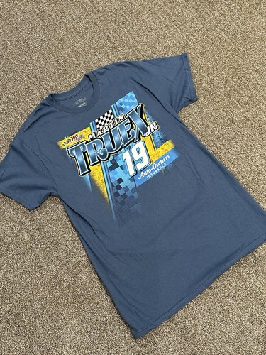 Martin Truex Jr NASCAR Tee Size Medium - Picture 2 of 9