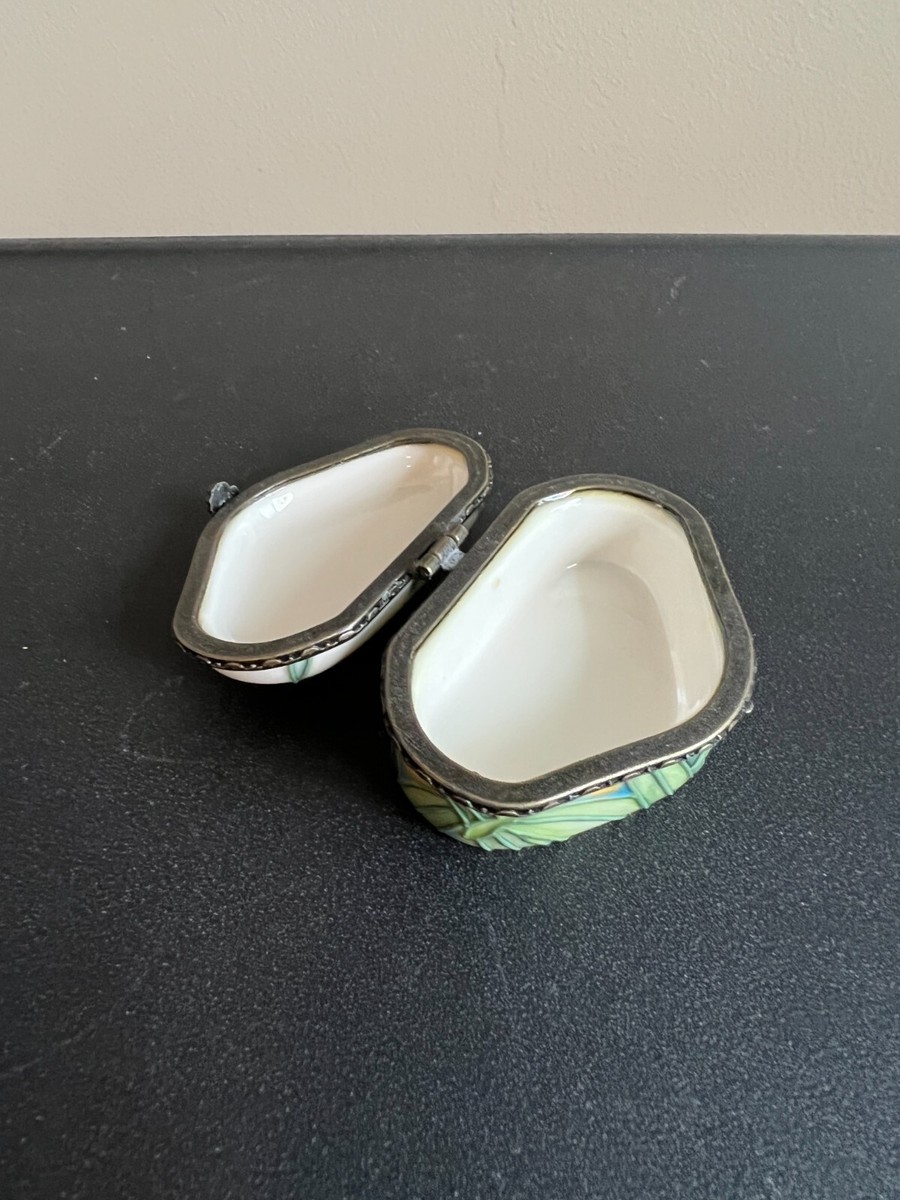 Vintage Benaya Porcelain Lacquer Art Hinged Trinket Box