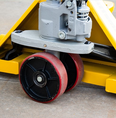 Hand Pallet Jack - 2,500kg - 1,540mm x 685mm - Nylon Wheel - Welshpool, WA - Picture 7 of 12