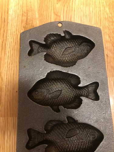 Lodge - 5PP2 - Cast Iron Fish Mold Cornbread Pan USA 5 Fish 15.25" Long - Bild 9 von 13