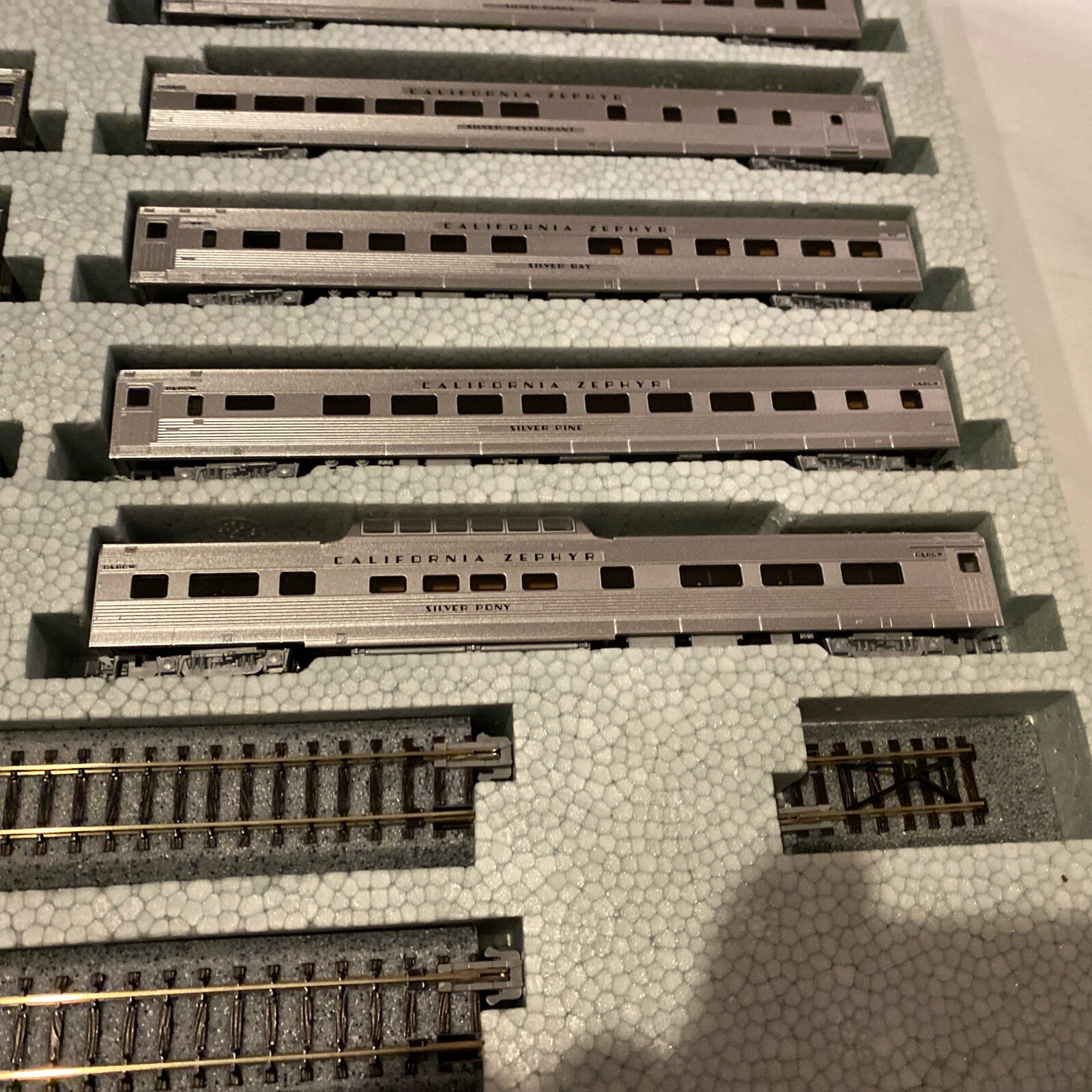 Kato 106057 N Scale California Zephyr 11 Car Passenger Set with