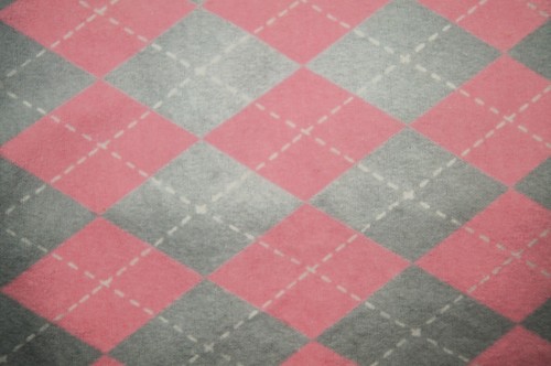 1/2 Yard Pink Gray Argyle  Flannel Fabric 18" X 44" - Picture 1 of 3