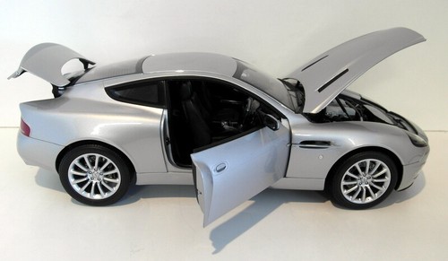Kyosho 1/12 Scale Diecast 08603S2 Aston Martin V12 Vanquish Road Version Silver - Picture 3 of 9