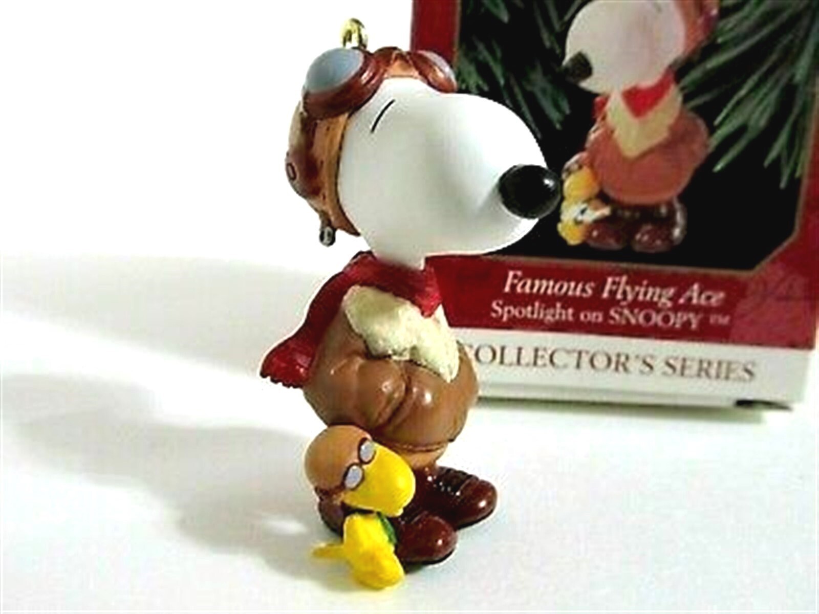 SNOOPY & CHARLIE BROWN PEANUTS HALLMARK 1999 CHRISTMAS ORNAMENT FIGURINE
