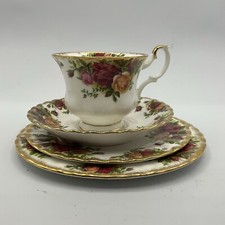 ROYAL ALBERT OLD COUNTRY ROSES 4 PIECE PLACE SETTING BONE CHINA ENGLAND USED (S)