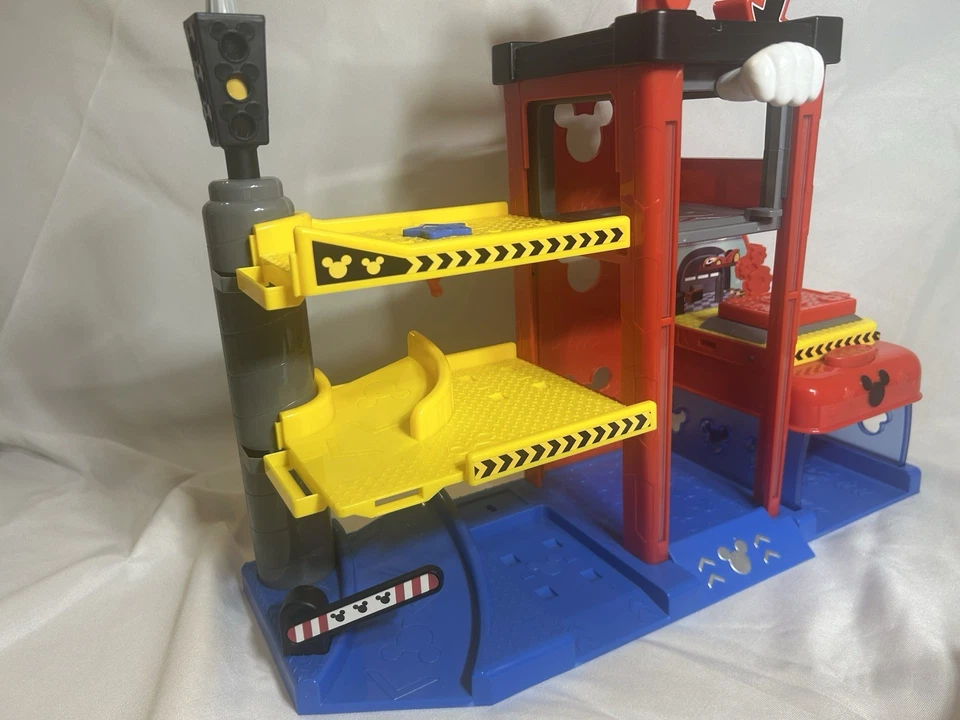 Mickey Mouse Ready to Race Garage Lights/Sound Work & Both Color Changing Cars - Image 4 of 4