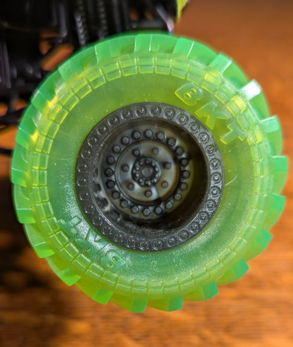 Grave Digger Monster Jam Monster Truck 1/24 Diecast w/ Green Wheels Grave Digger - Picture 5 of 17