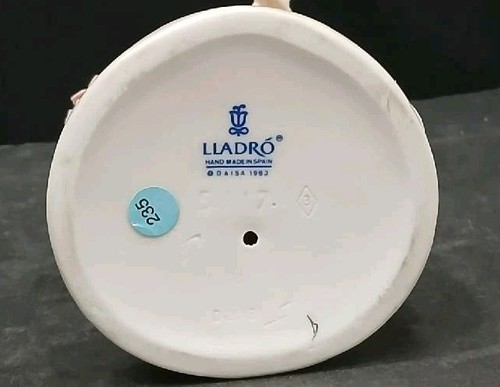 Figurina 1983 Lladro Spring Girl che tiene fiori e un uccellino #5217 - Foto 6 di 7