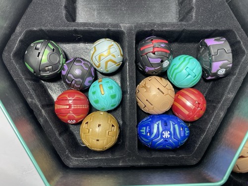 BAKUGAN Battle Brawlers, estuche de hojalata con inserto; 21 bolas magnéticas y 66 cartas - EX - Imagen 5 de 14