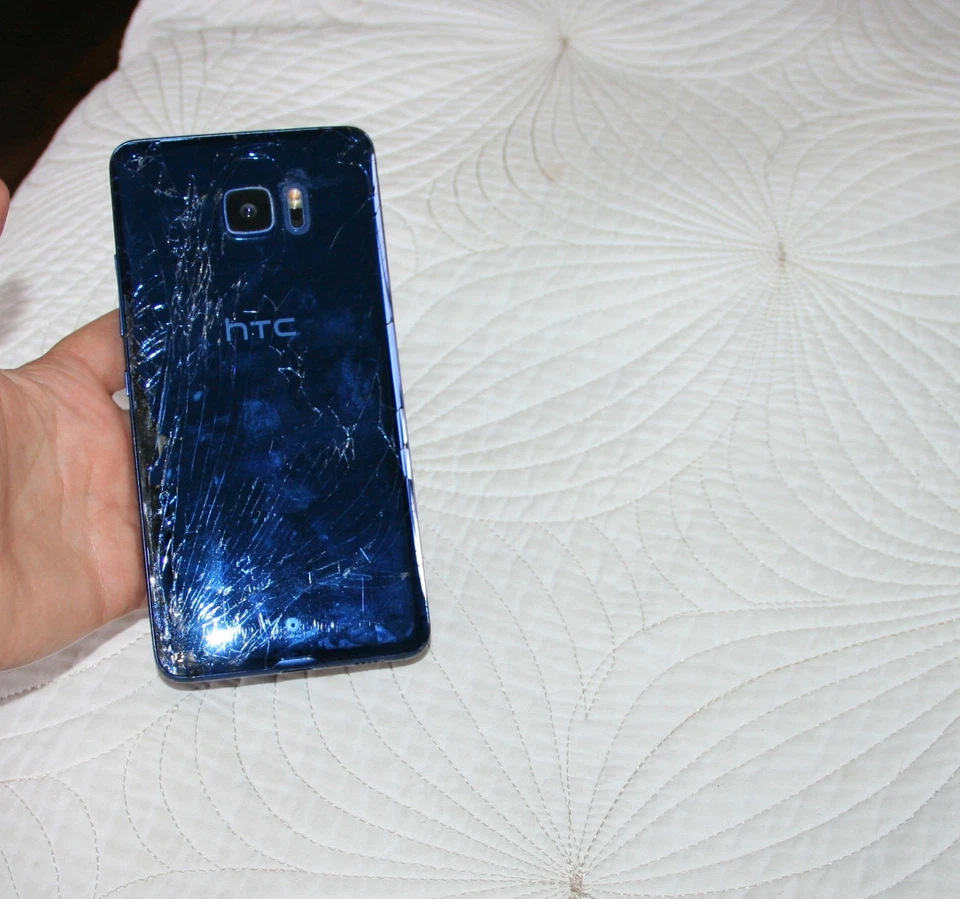 HTC U Ultra 64GB Sapphire Blue 2PZF200 Smartphone Used Faulty Spare Repair - Image 3 of 4