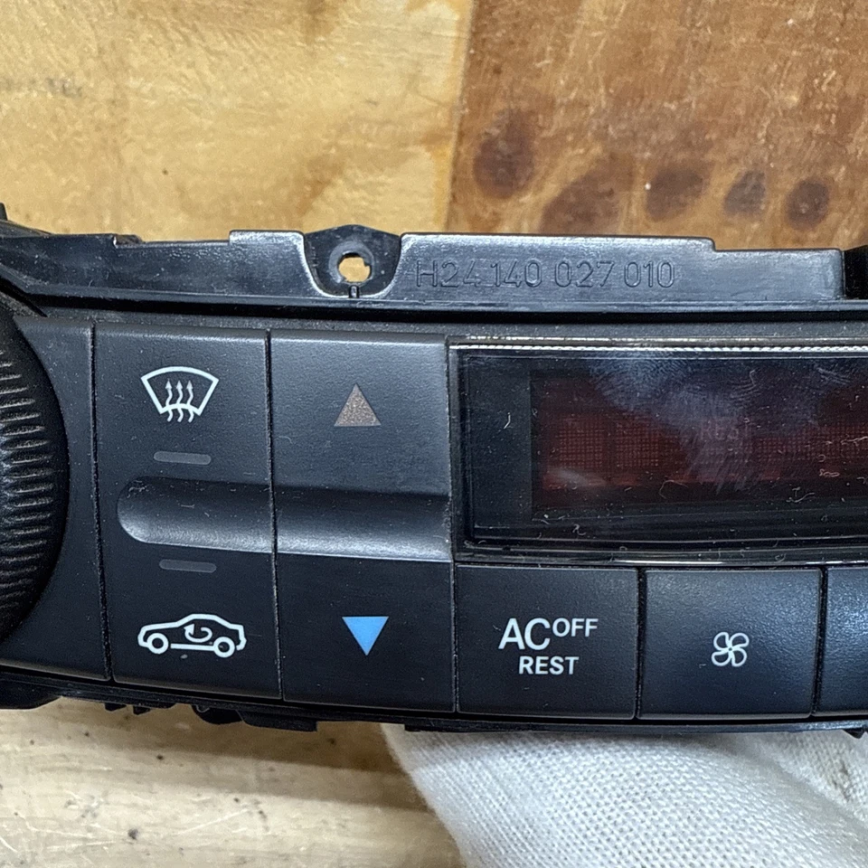 2003-2004 Mercedes-Benz E500 Front Dash Temperature Control Assy. ID 2118300685 - Image 3 of 4