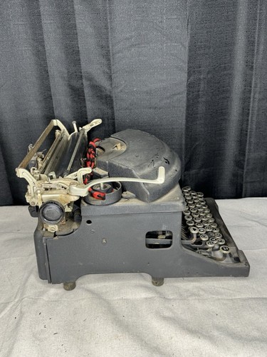 Vintage Remington Noiseless Superior Typewriter AS IS  - Picture 11 of 11