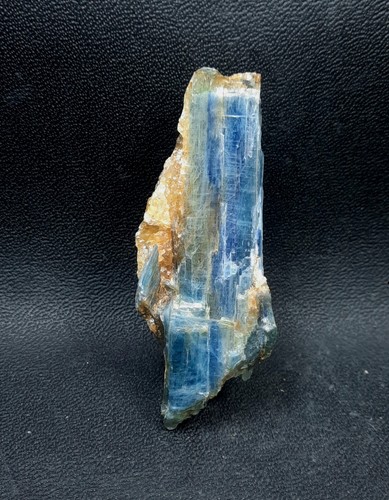 Natural Fluorescent Kynite New Find Combine With Quartz From Chitral Pakistan. - Picture 3 of 9