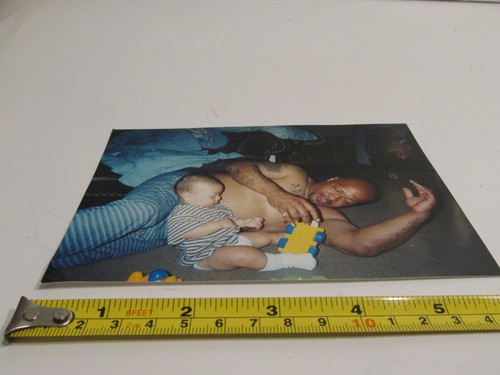 VINTAGE FOUND PHOTOGRAPH COLOR ORIGINAL COLOR ART PHOTO TATTOOED FATHER SON PLAY - Picture 3 of 4