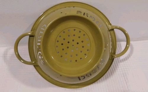 Shabby Chic Retro Avocado Green Metal Colander Excellent Condition - Picture 2 of 4