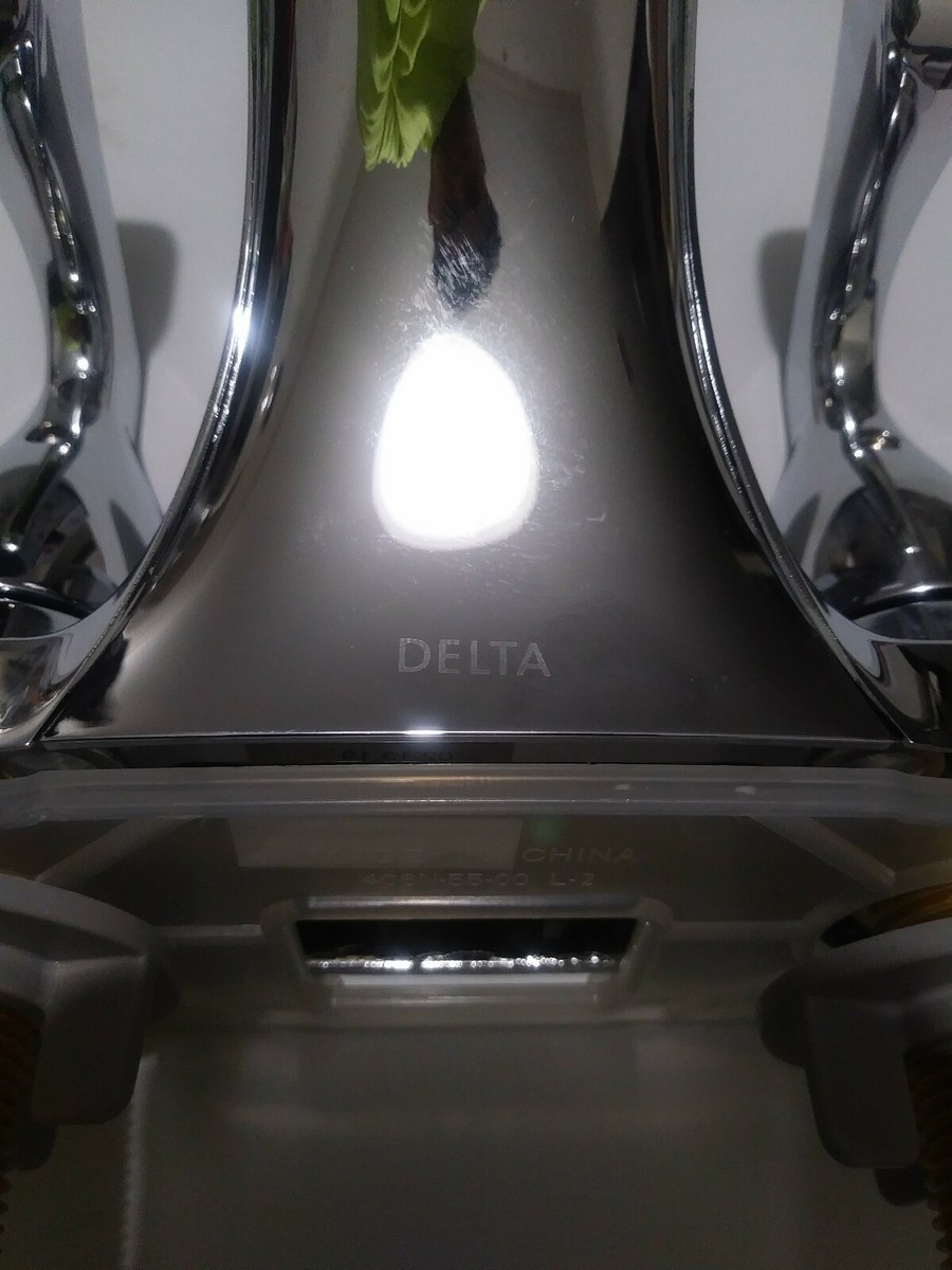 デルタページ Delta Foundations 4 in. Centerset 2-Handle Bathroom Faucet