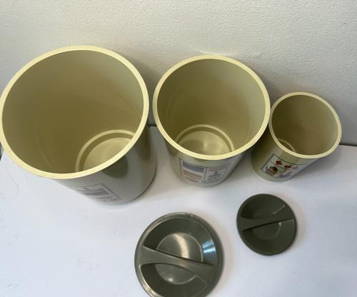 Kitschy Vintage Nesting Plastic Canisters MCM set of 3 - 2 full 1 without lid - Picture 8 of 8