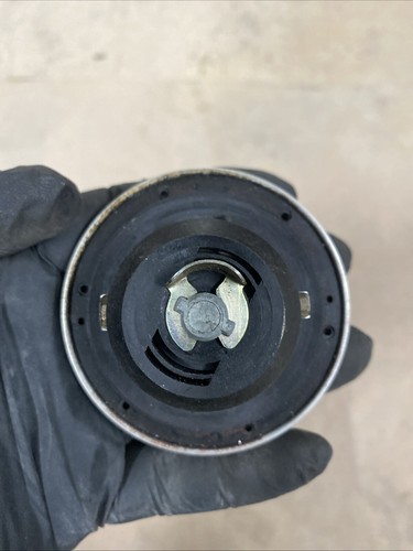 Vauxhall Vx220 Tankdeckel und Surround - Bild 5 von 7