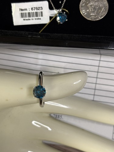 Conjunto solitario de anillo y collar de diamantes azules de 0,95 quilates, oro blanco de 14 quilates - Imagen 7 de 12