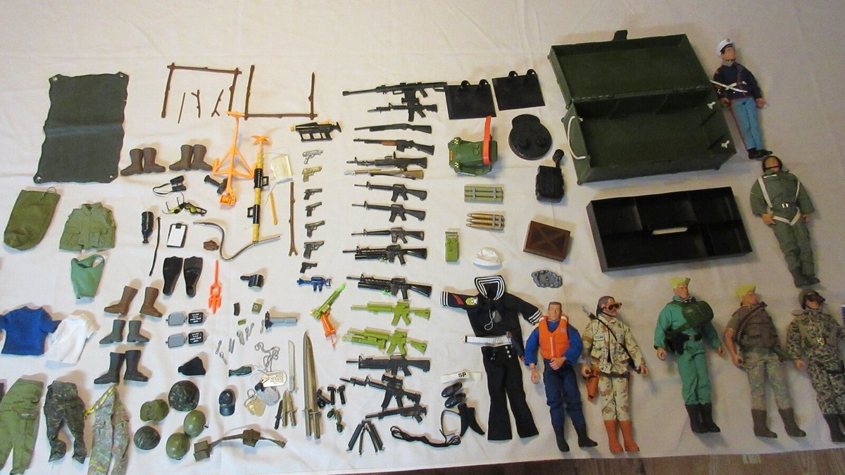 Vintage GI JOE LoT 125 PIECES HASBRO ACTION FIGURES Weapons