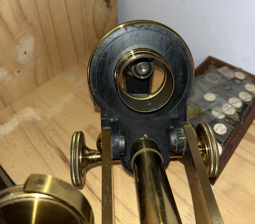 An Antique Baker Brass Microscope In Original Wooden Case - Picture 21 of 23