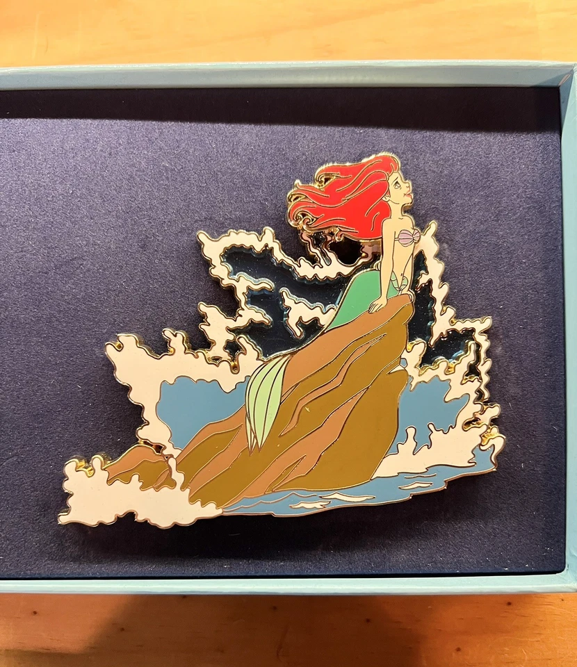 Значок Disneyland Paris La Petite Sirene Ariel Jumbo LE 425 — Ariel On A Rock Jumbo - Изображение 2 из 2