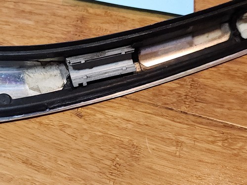 06-11 BMW E90 325i 323 330 Door Window Trim Molding Rain Gutter Passenger RIGHT - Picture 10 of 12