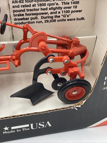 Allis Chalmers G Tractor w/ Plow Die Cast Metal 1/16 Scale Country Classics USA - Picture 4 of 11