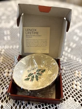 Lenox Christmas "Believe" Oval Soap Dish 5” Holly Leaves  Gold Trim Box MINT