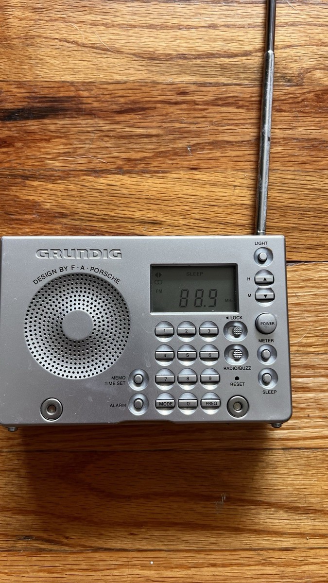 Grundig Yacht Boy World Receiver YB-P2000 Design By F.A.