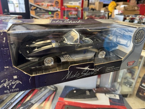 Motor Max 1/18 Scale Diecast 73102 - 1961 Chevrolet Stingray Mako Shark - Picture 1 of 3
