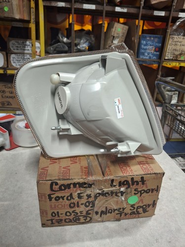 2001-2005 FORD EXPLORER SPORT/ SPORT TRAC CORNER LIGHT DRIVER SIDE - Picture 2 of 2