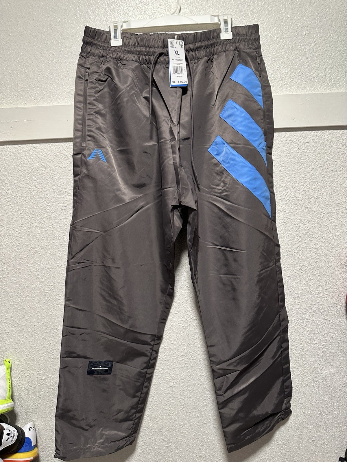 Picture 1 of 6