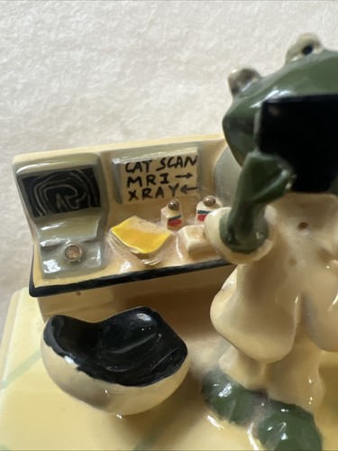Vintage Enesco Career Jumps 317322 1997 Cat Scan, MRT, Röntgen Figur Frosch - Bild 2 von 6