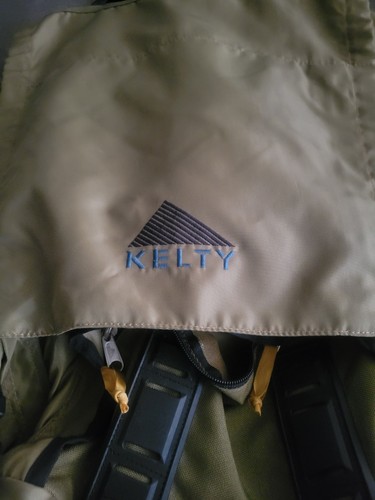 Mochila retro vintage con marco externo KELTY XL grande verde militar nailon 34" x 15" - Imagen 2 de 4