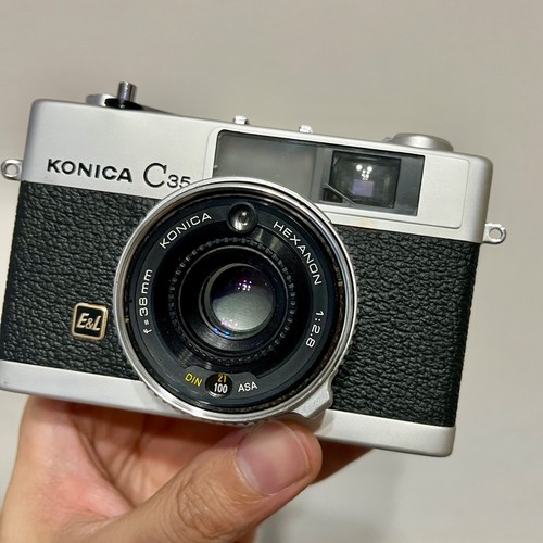 Konica C35 E&L Telecamera a telemetro pellicola 35mm funzionante! Dal Giappone - Foto 12 di 17