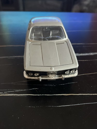 Burago 1:24 Die Cast BMW 3.0 CSI Grey Italy - Picture 4 of 12