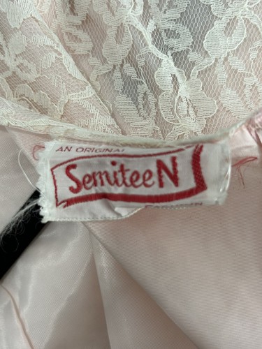 Vintage años 60 (?) Vestido de fiesta para mujer rosa de encaje y tul de Semitee N - Imagen 13 de 13