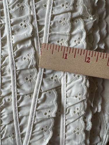 Sewing Trim Eyelet Ivory Gathered Scalloped Embroidered 22 Yd Bolt x 1 -1/8 in - Picture 4 of 4