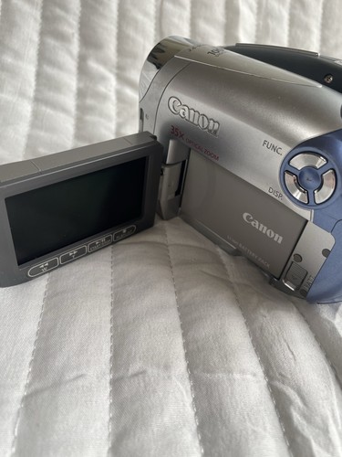 Canon DC210 Camcorder -  Silver blue - Picture 7 of 8