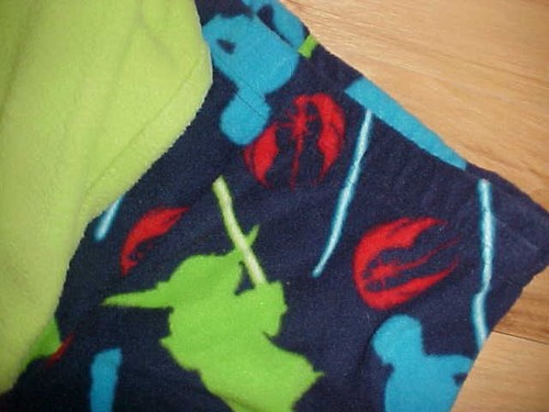 Neu mit Etikett superweiches Star Wars schwer entflammbares Pyjama-Set Größe 4 JUNGE Orig 30 $ - Bild 2 von 3