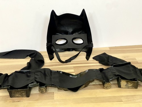 Rubie’s Boys Muscle Chest Batman Costume, Cape & 3D Belt Child Size Large - Picture 6 of 7