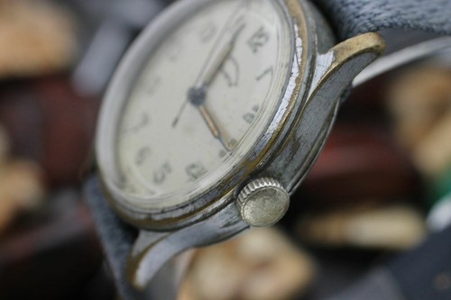 Vintage HELVETIA Waterproof WWII Era Military Men's Watch - Picture 3 of 6