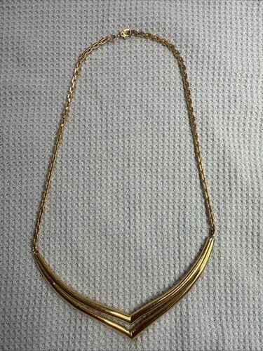 Monet Necklace Vtg Choker Sleek V Center Gold Tone Chain 18” Serpentine - Picture 1 of 4