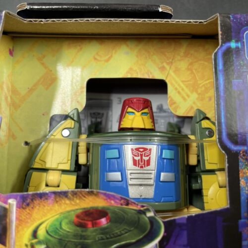 Transformers: Legacy United Deluxe Class Autobot Cosmos Action Figure BRAND NEW - Picture 2 of 9