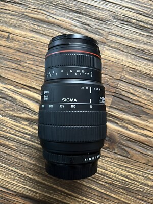Sigma 70-300mm f/4-5.6 APO DG Macro Super II Lens With 2 Caps & Carrying Bag