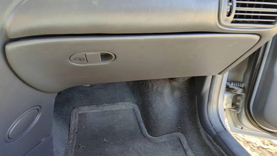 98-01 Oldsmobile Intrigue Glove Box Assembly Complete Door With Latch Gray 14b - Image 3 of 4