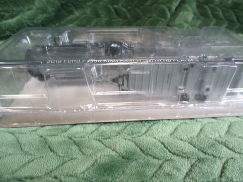 Greenlight Hitch & Tow '18 Ford F-350 King Ranch w/ HD Flatbed Trailer Exclusive - Picture 10 of 12