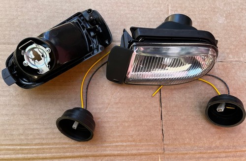 Brand New RENAULT 19 16V Phase 2 CLEAR FOG LIGHTS LAMPS LEFT & RIGHT - Picture 2 of 3
